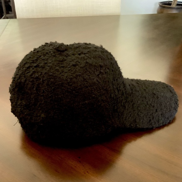 Women’s Teddy Fleece Cap - Picture 4 of 9